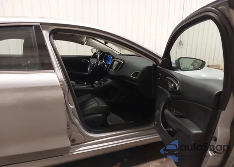 2015 Chrysler 200 C z USA, uszkodzony, nr VIN 1C3CCCCG1FN610973